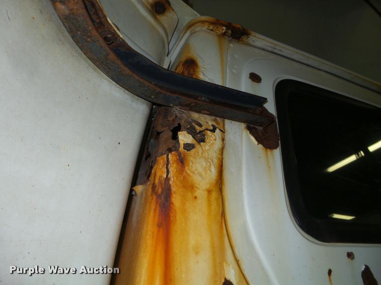 image for item K6175 1997 Ford AT9513 Aeromax 113 semi truck