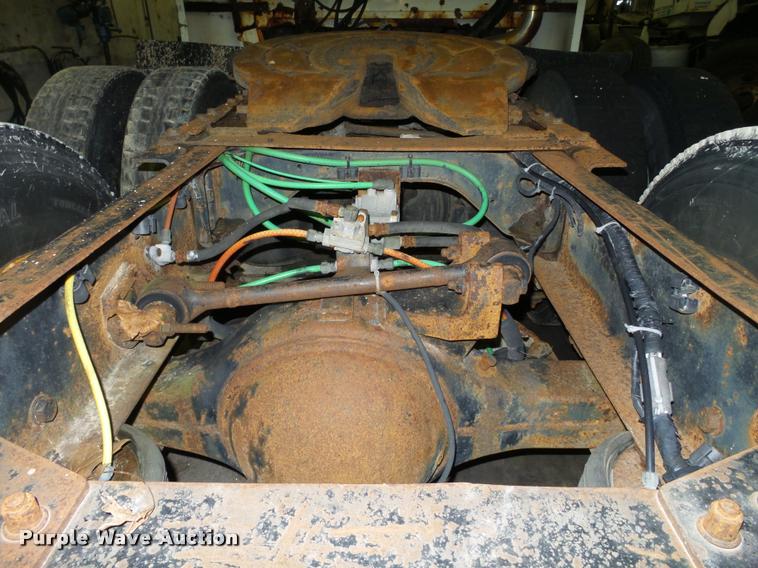 image for item K6175 1997 Ford AT9513 Aeromax 113 semi truck