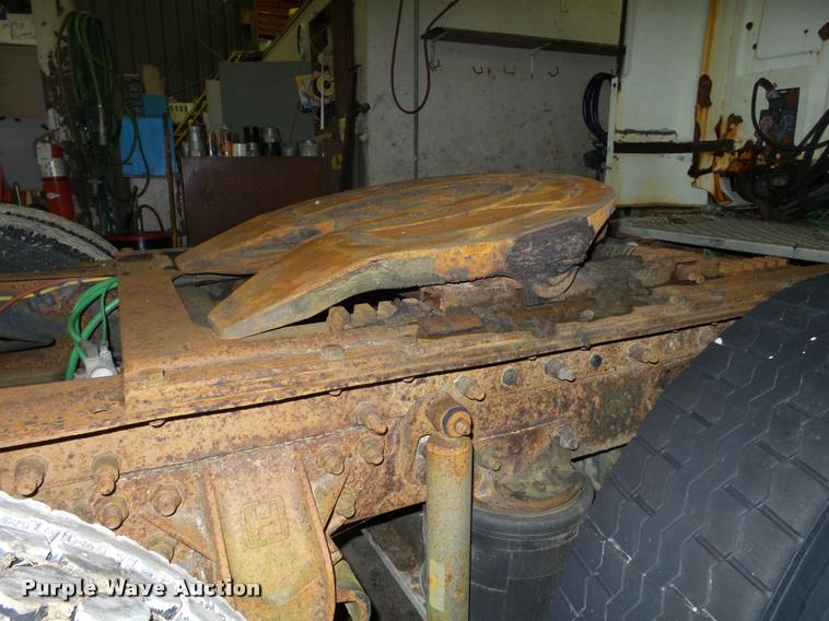 image for item K6175 1997 Ford AT9513 Aeromax 113 semi truck