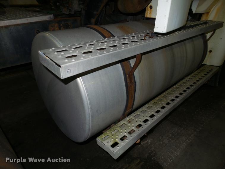 image for item K6175 1997 Ford AT9513 Aeromax 113 semi truck