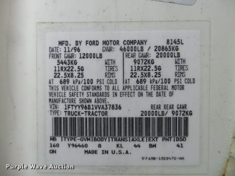 image for item K6175 1997 Ford AT9513 Aeromax 113 semi truck