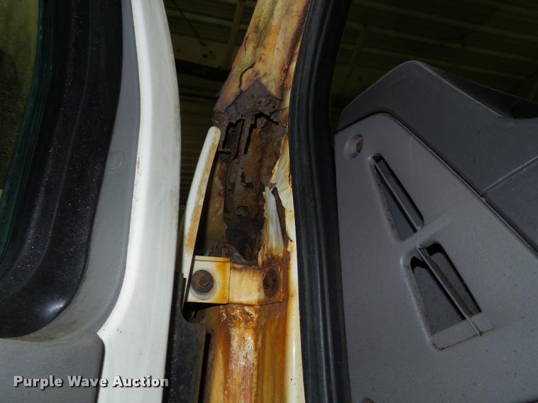 image for item K6175 1997 Ford AT9513 Aeromax 113 semi truck