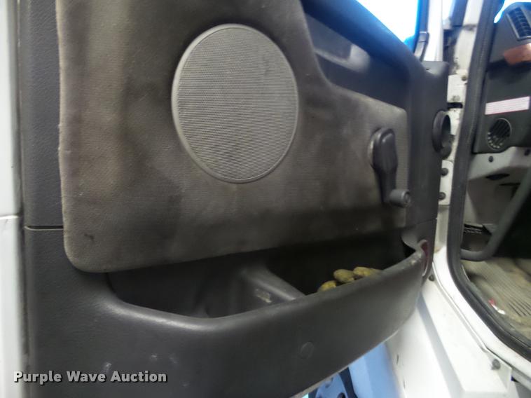 image for item K6176 2005 Volvo VNL semi truck