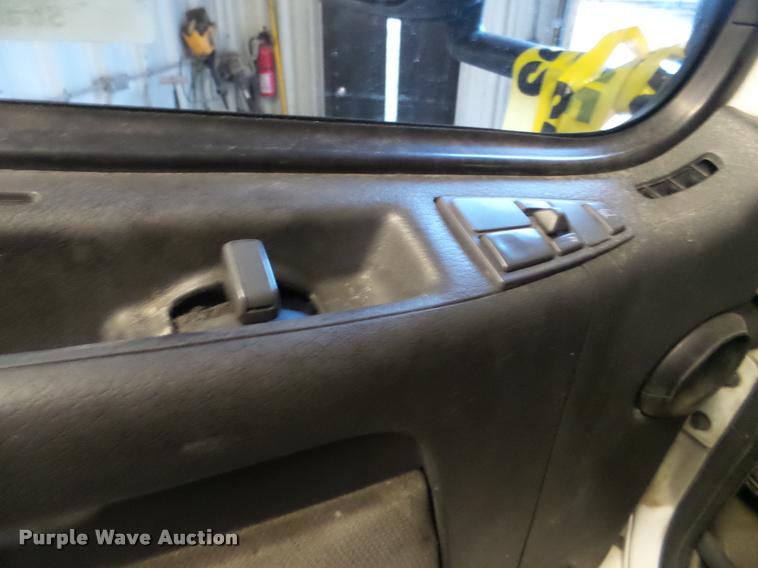 image for item K6176 2005 Volvo VNL semi truck