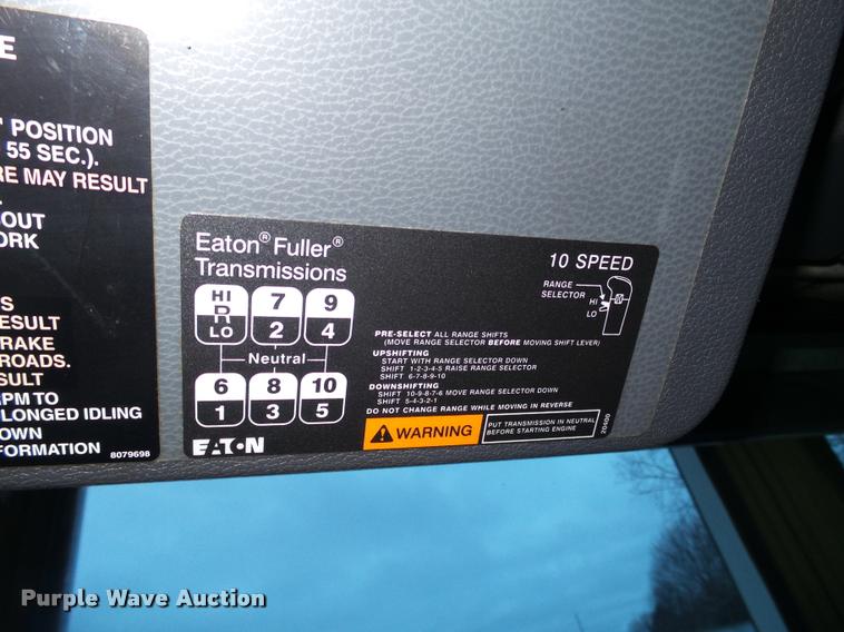 image for item K6176 2005 Volvo VNL semi truck