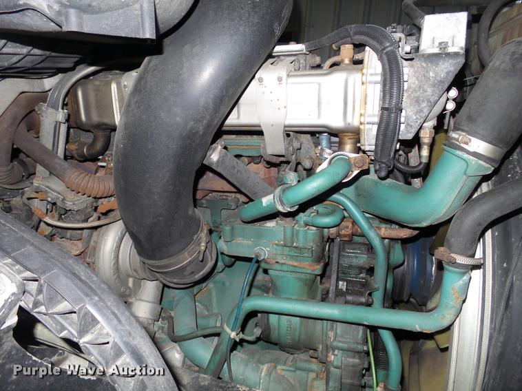 image for item K6176 2005 Volvo VNL semi truck