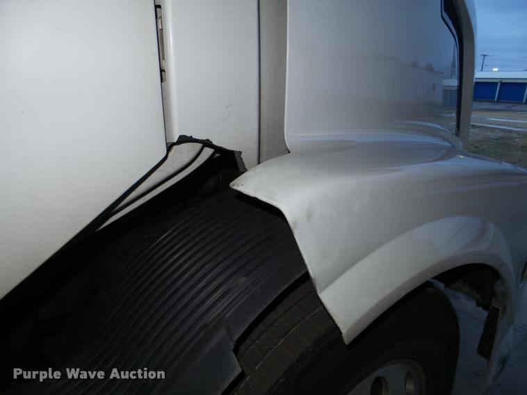 image for item K6176 2005 Volvo VNL semi truck