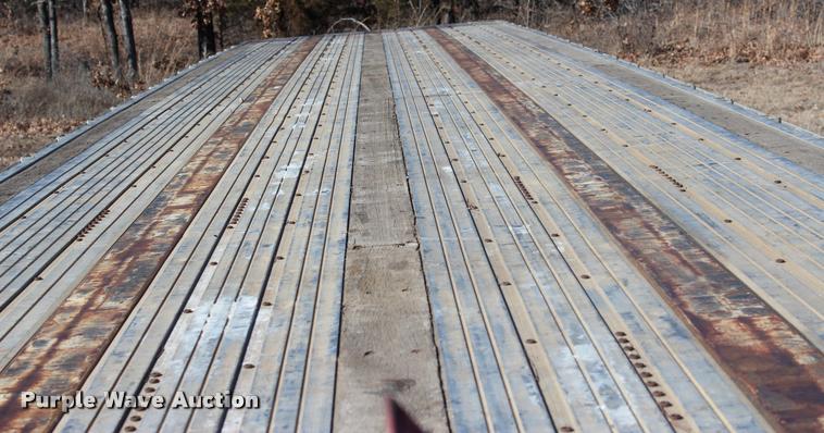 image for item L3018 2006 Utility FS2CHA flatbed trailer