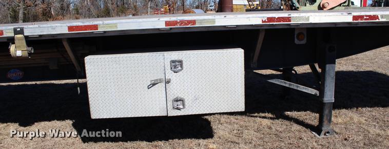 image for item L3018 2006 Utility FS2CHA flatbed trailer