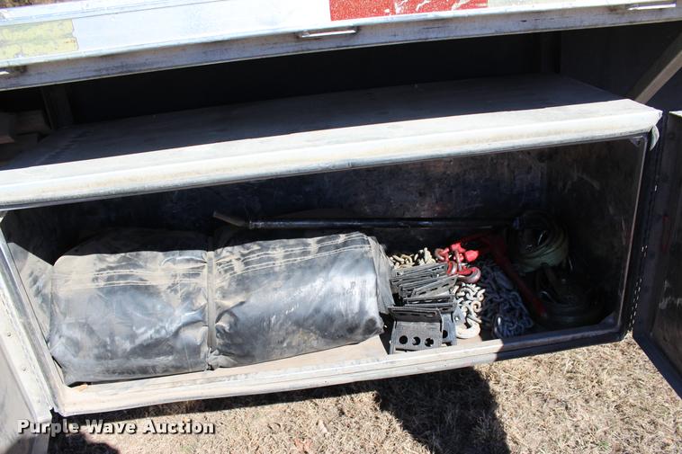 image for item L3018 2006 Utility FS2CHA flatbed trailer