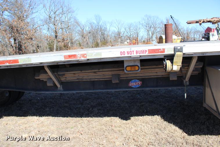image for item L3018 2006 Utility FS2CHA flatbed trailer