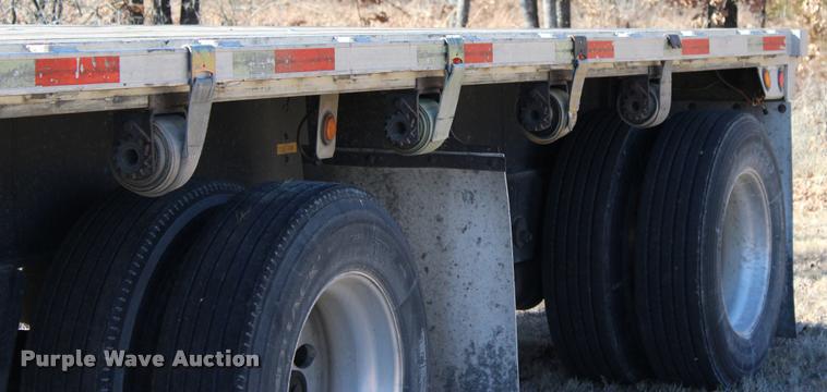 image for item L3018 2006 Utility FS2CHA flatbed trailer