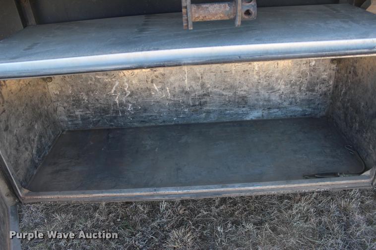 image for item L3018 2006 Utility FS2CHA flatbed trailer