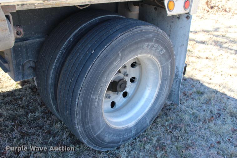 image for item L3018 2006 Utility FS2CHA flatbed trailer