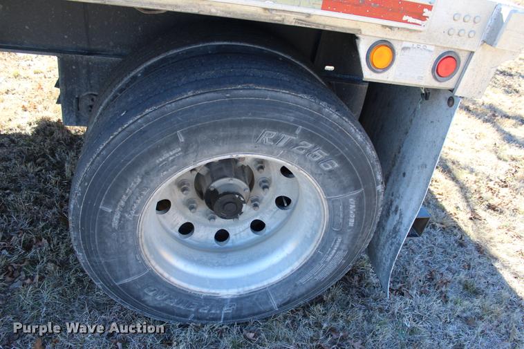 image for item L3018 2006 Utility FS2CHA flatbed trailer