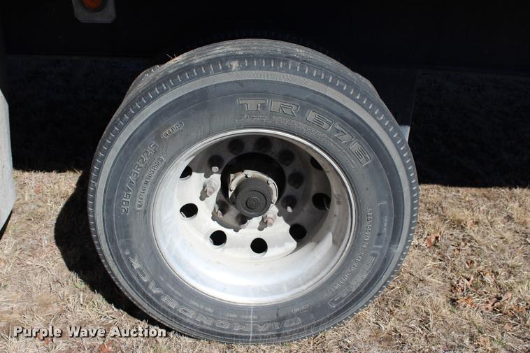 image for item L3018 2006 Utility FS2CHA flatbed trailer