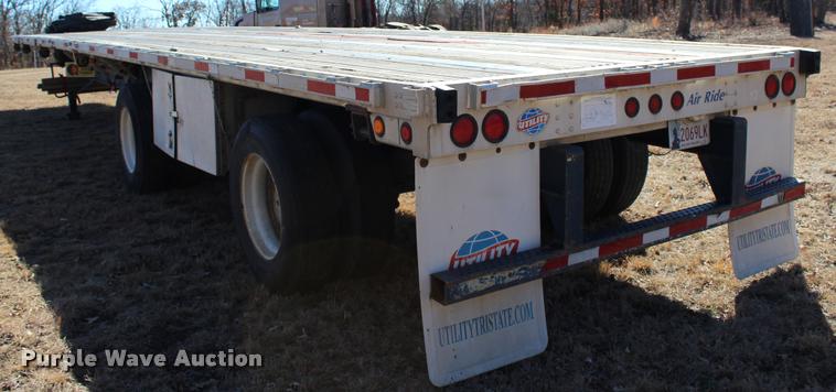 image for item L3019 1998 Utility FS2CHA flatbed trailer