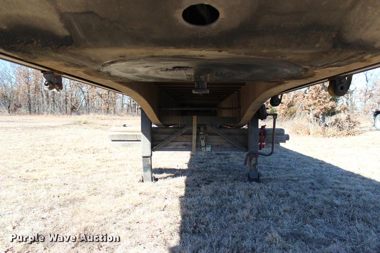 image for item L3019 1998 Utility FS2CHA flatbed trailer