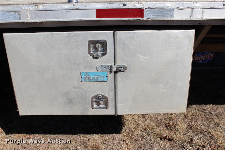 image for item L3019 1998 Utility FS2CHA flatbed trailer