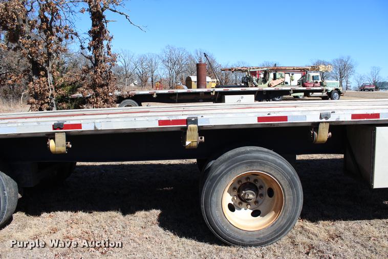 image for item L3019 1998 Utility FS2CHA flatbed trailer