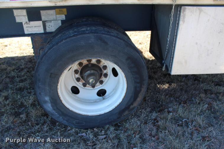 image for item L3019 1998 Utility FS2CHA flatbed trailer