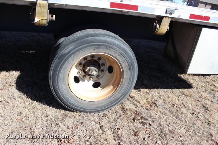 image for item L3019 1998 Utility FS2CHA flatbed trailer
