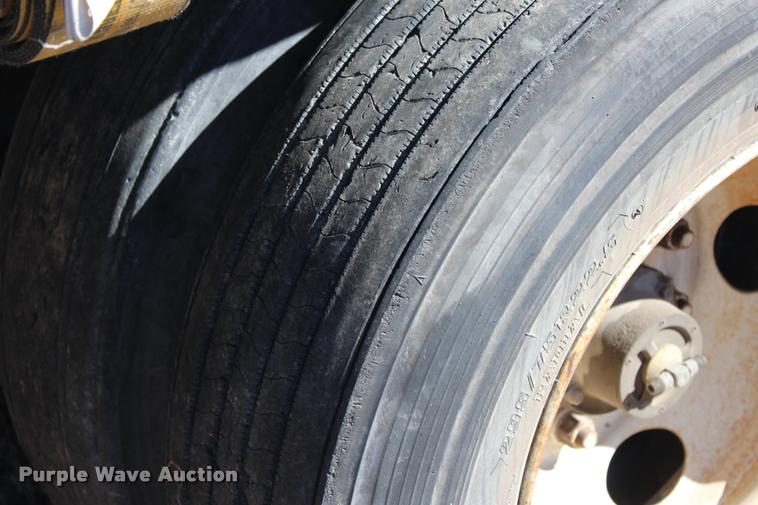 image for item L3019 1998 Utility FS2CHA flatbed trailer