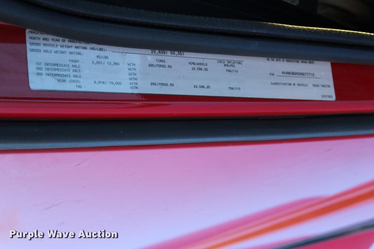 image for item L3020 2005 Volvo VNL semi truck