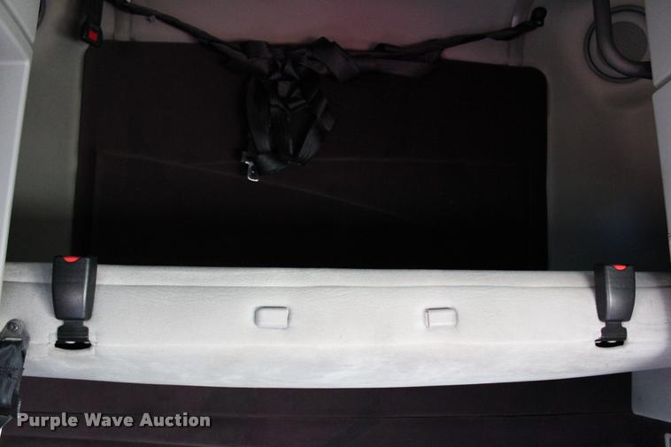 image for item L3020 2005 Volvo VNL semi truck