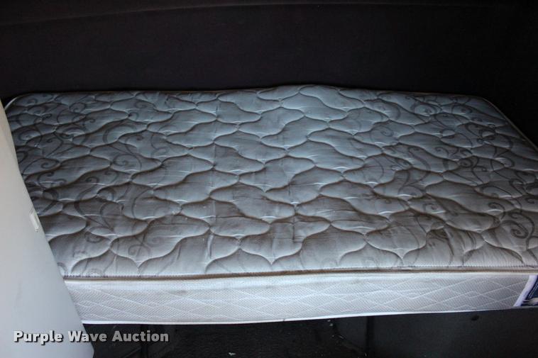 image for item L3020 2005 Volvo VNL semi truck