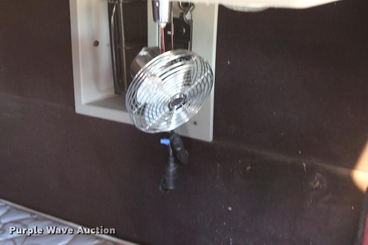 image for item L3020 2005 Volvo VNL semi truck