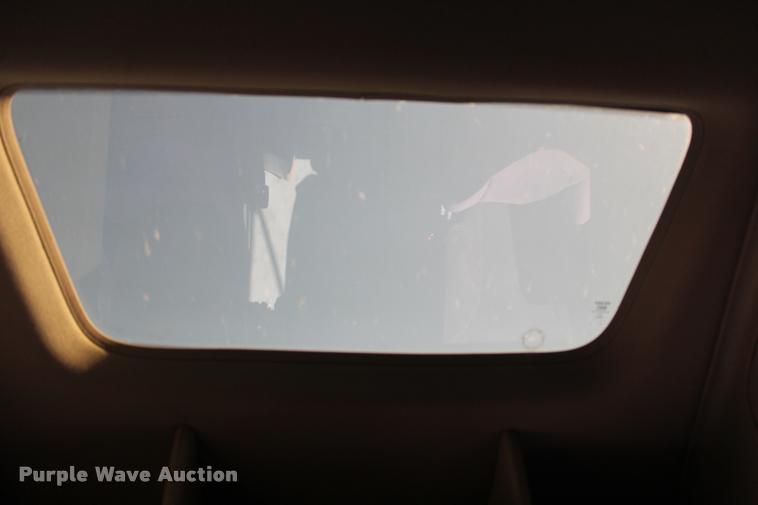 image for item L3020 2005 Volvo VNL semi truck