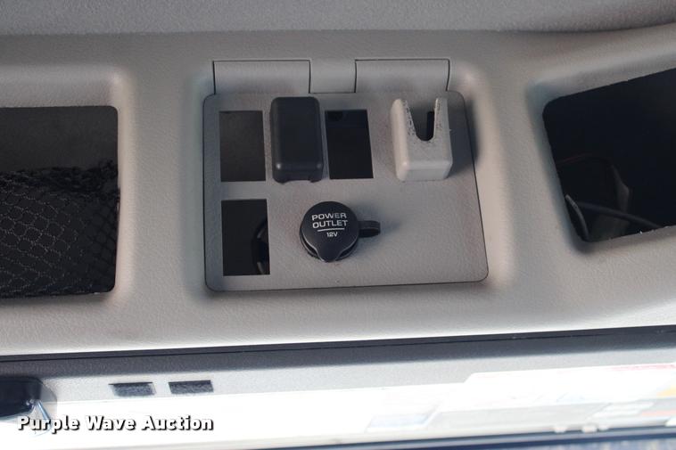 image for item L3021 2006 Volvo VNL semi truck