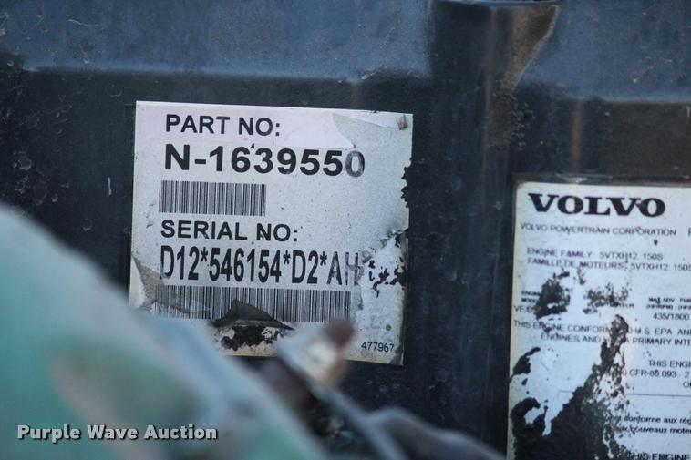 image for item L3021 2006 Volvo VNL semi truck