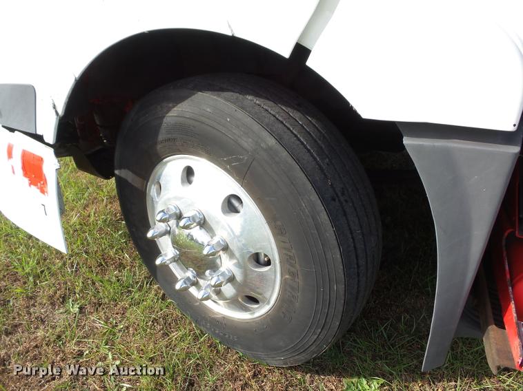 image for item L4450 2006 Volvo VNL semi truck