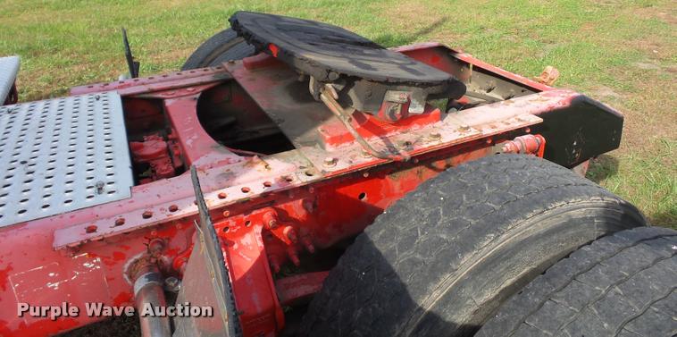 image for item L4450 2006 Volvo VNL semi truck