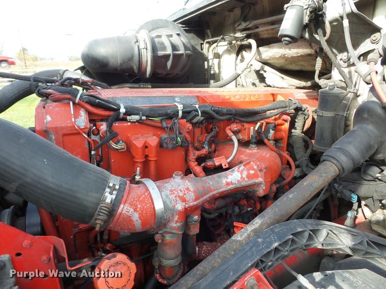 image for item L4450 2006 Volvo VNL semi truck