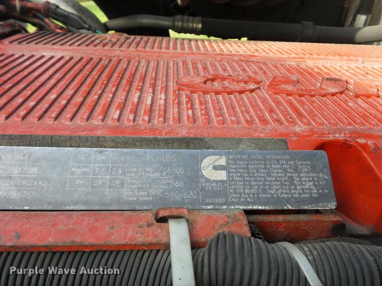 image for item L4450 2006 Volvo VNL semi truck