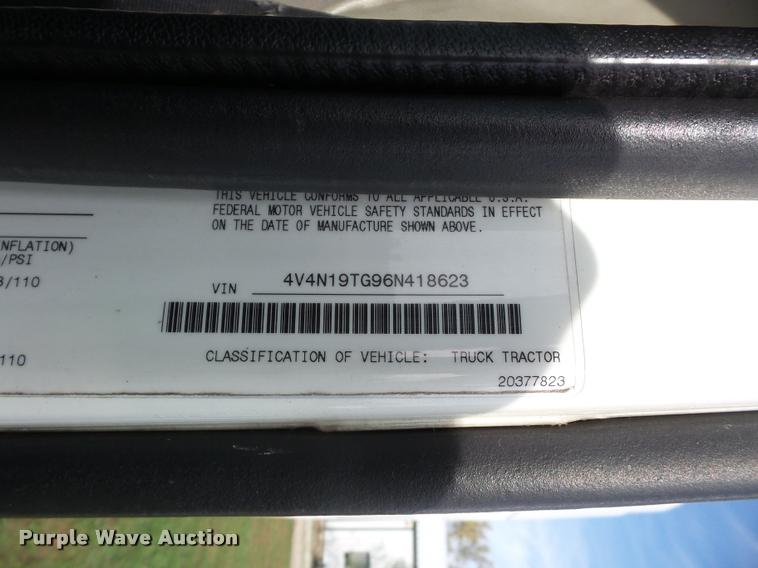 image for item L4450 2006 Volvo VNL semi truck