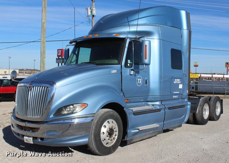 image for item L4945 2010 International ProStar Eagle semi truck