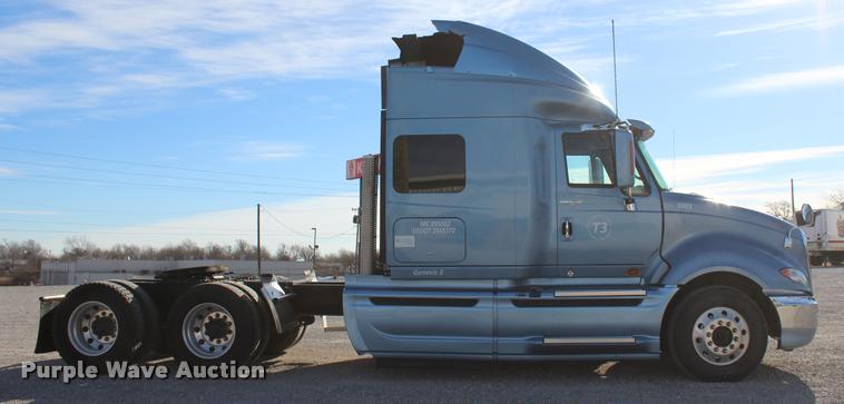 image for item L4945 2010 International ProStar Eagle semi truck