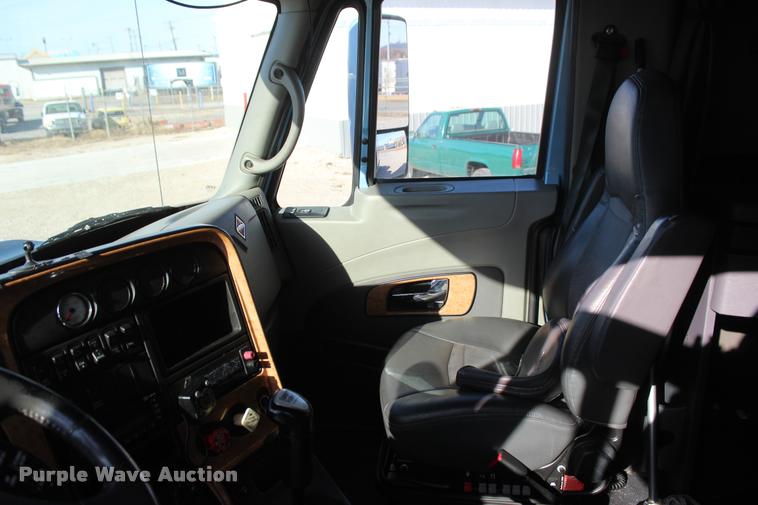 image for item L4945 2010 International ProStar Eagle semi truck