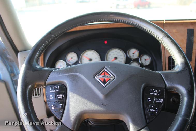 image for item L4945 2010 International ProStar Eagle semi truck