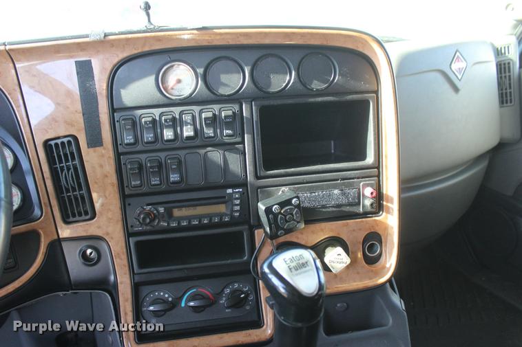 image for item L4945 2010 International ProStar Eagle semi truck