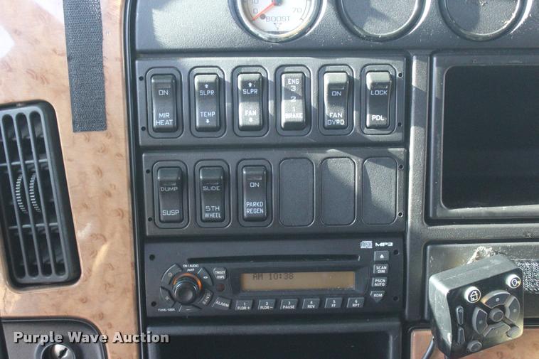 image for item L4945 2010 International ProStar Eagle semi truck