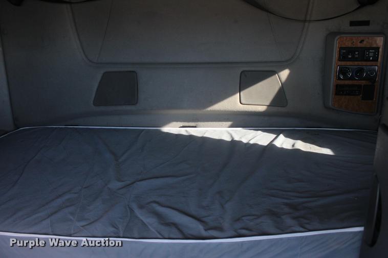 image for item L4945 2010 International ProStar Eagle semi truck