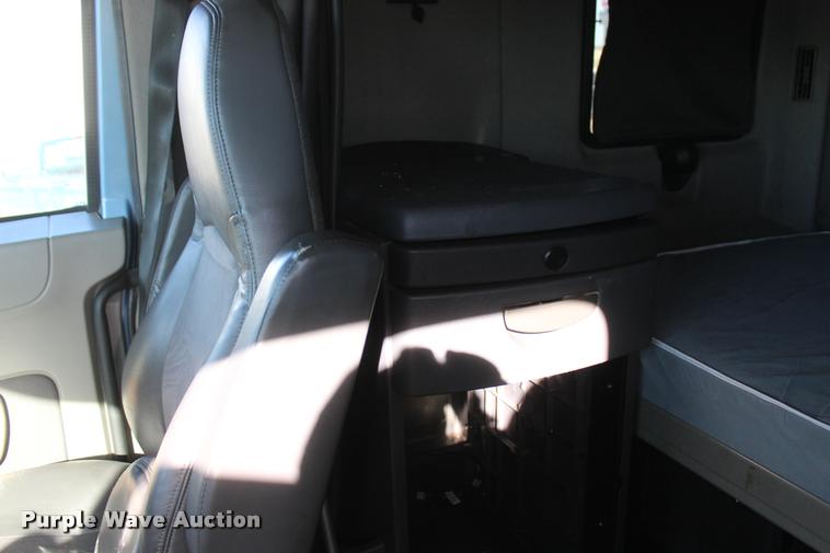 image for item L4945 2010 International ProStar Eagle semi truck