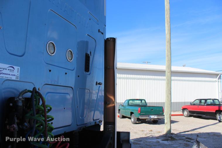 image for item L4945 2010 International ProStar Eagle semi truck