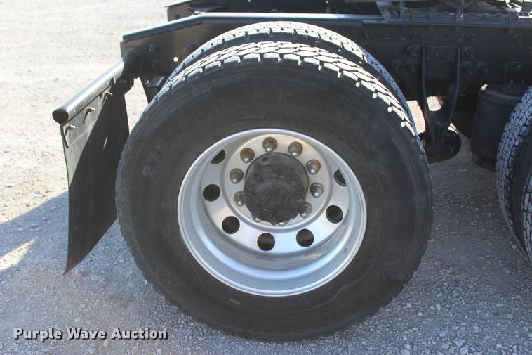 image for item L4945 2010 International ProStar Eagle semi truck