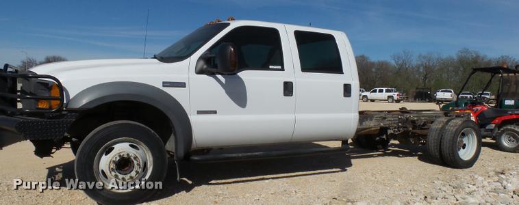 image for item AQ9526 2005 Ford F550 Crew Cab truck cab and chassis